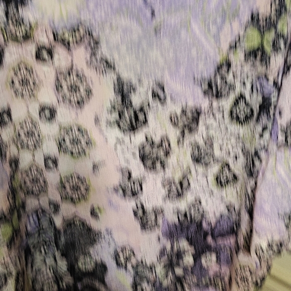 Violet & Claire Purple Flutter Sleeve Graphic Blouse - Picture 5 of 7